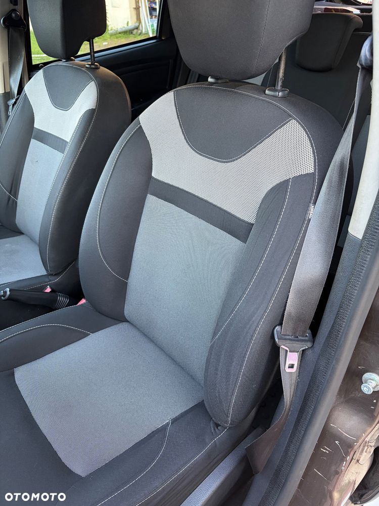 Dacia Duster 1.6 SCe Blackshadow S&S - 7