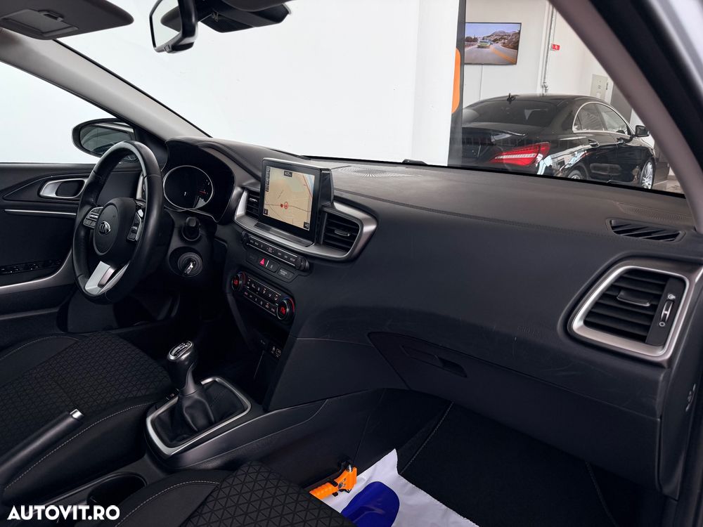 Kia Ceed 1.6 DSL MHEV Star - 30