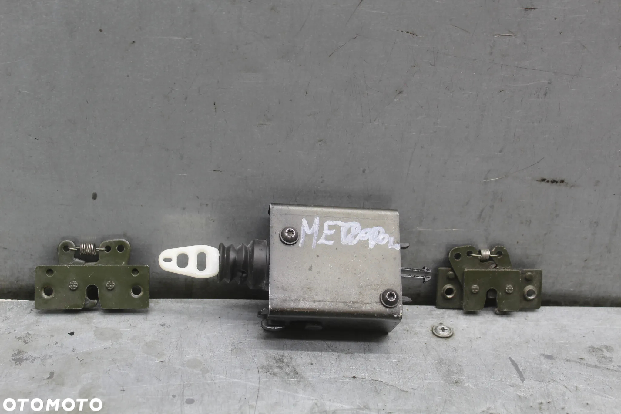 Peugeot metropolis 400 zamek elektryczny kanapy schowka - 4