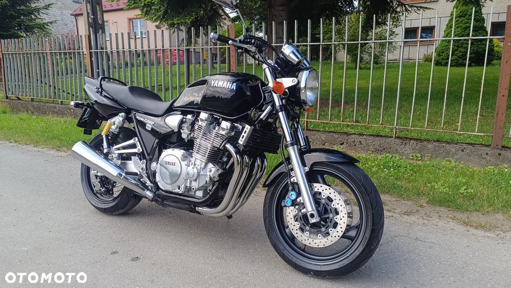 Yamaha XJR - 3