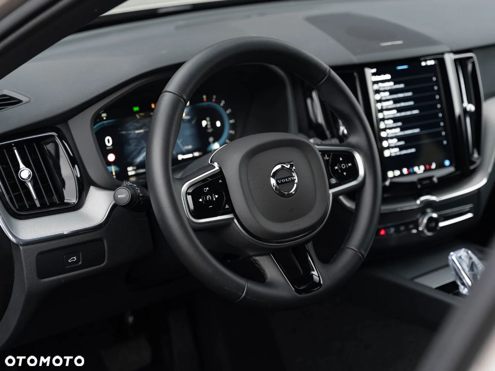 Volvo XC 60 B5 B AWD Plus Dark - 15