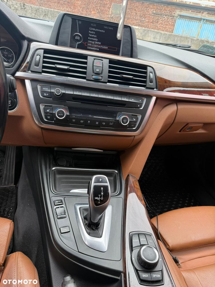 BMW Seria 3 328i Luxury Line - 12