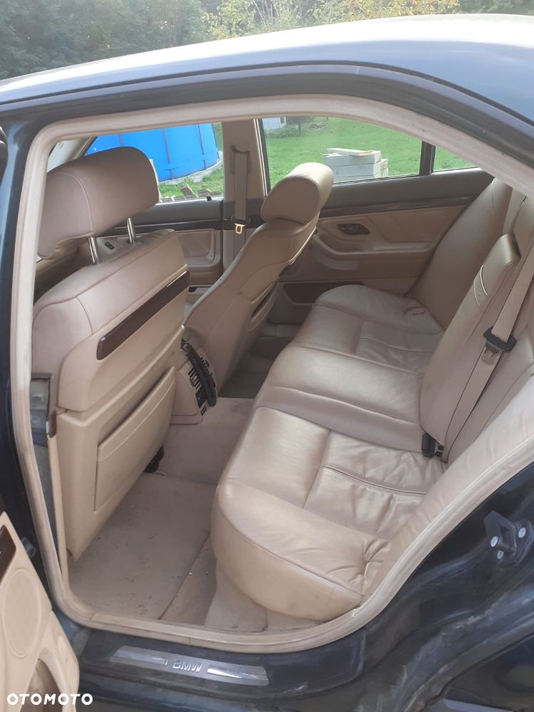 BMW Seria 7 750i - 5