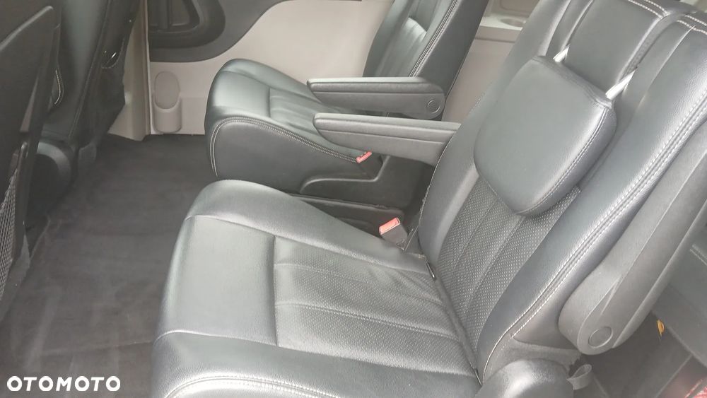 Chrysler Town & Country 3.6 Limited - 9