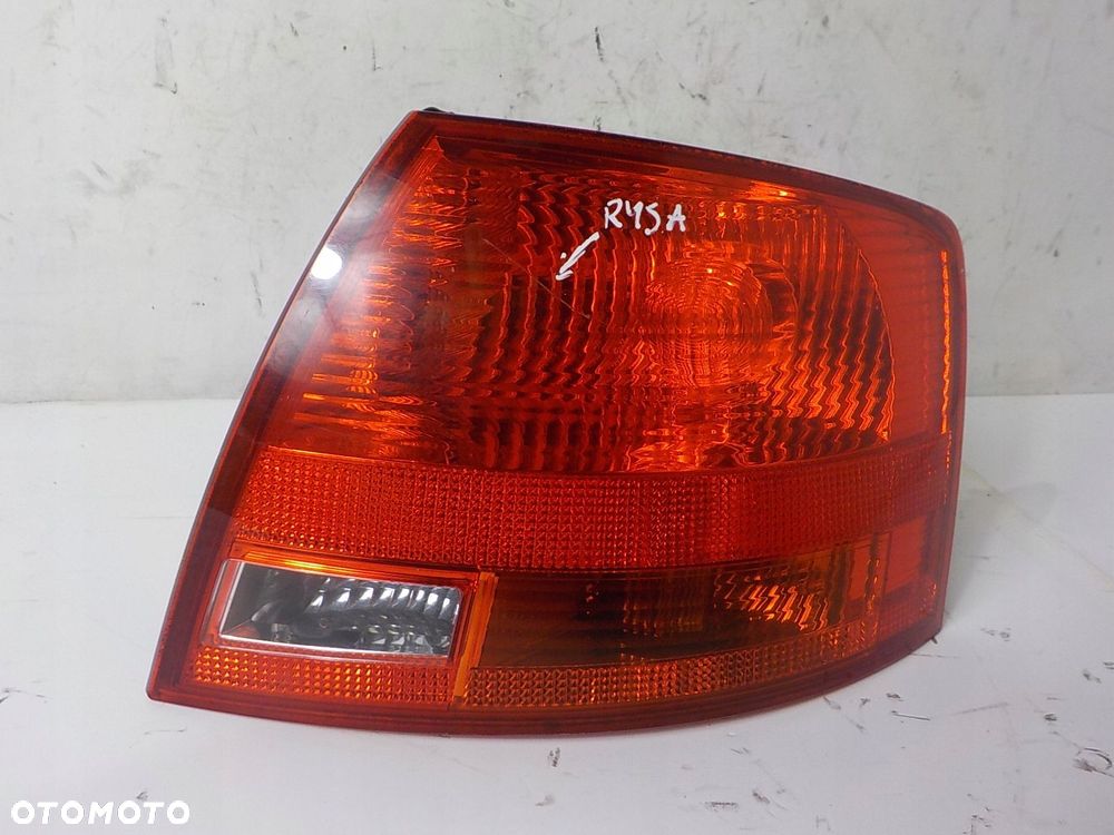 AUDI A4 B7 KOMBI LAMPA PRAWA TYŁ TYLNA - 1