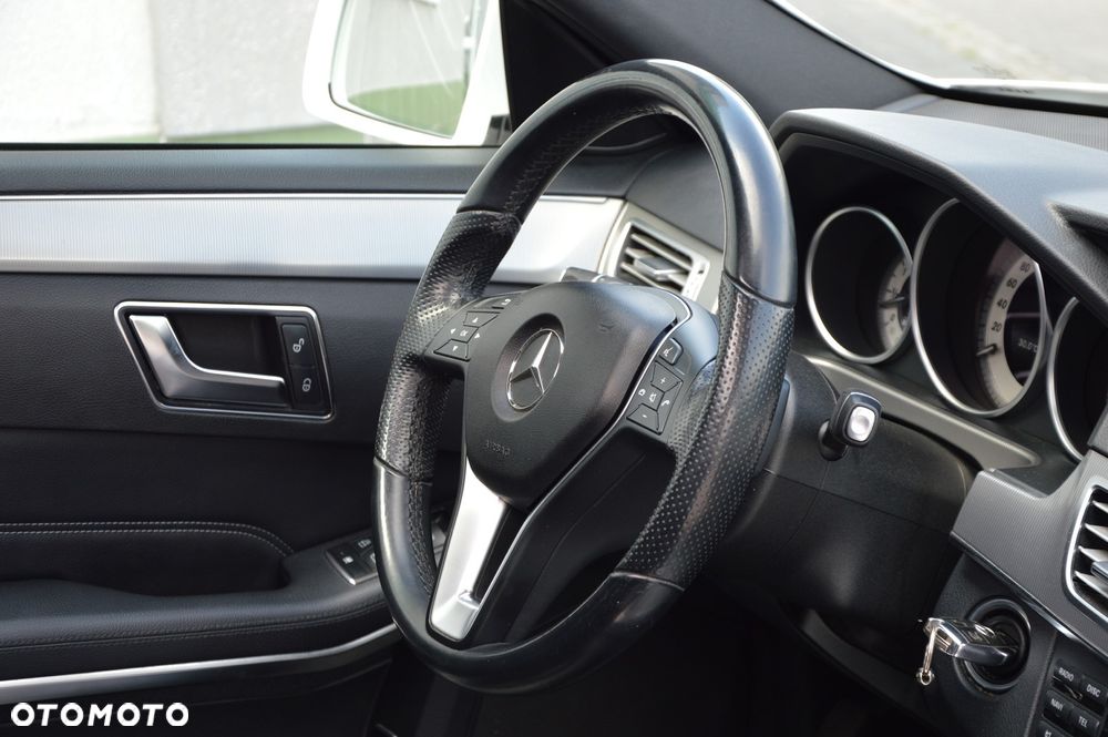 Mercedes-Benz Klasa E 200 7G-TRONIC Elegance - 29