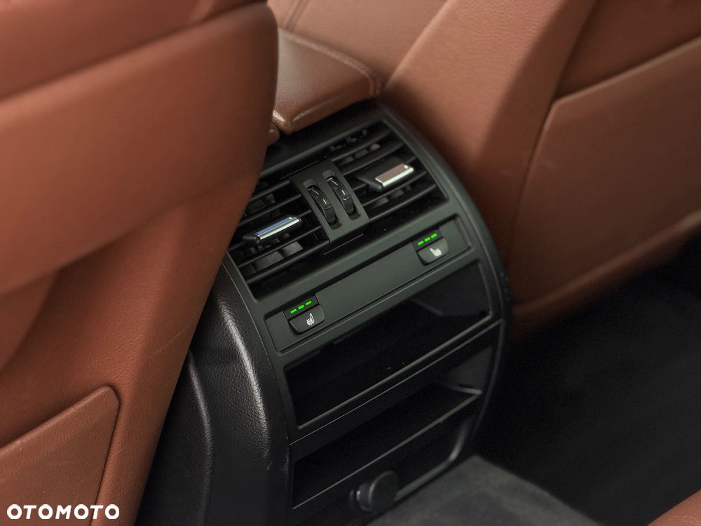BMW Seria 5 520d xDrive - 23