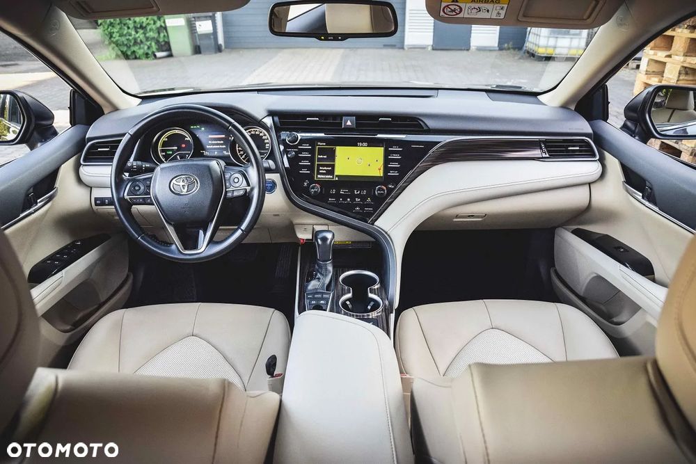 Toyota Camry 2.5 Hybrid Executive CVT - 28