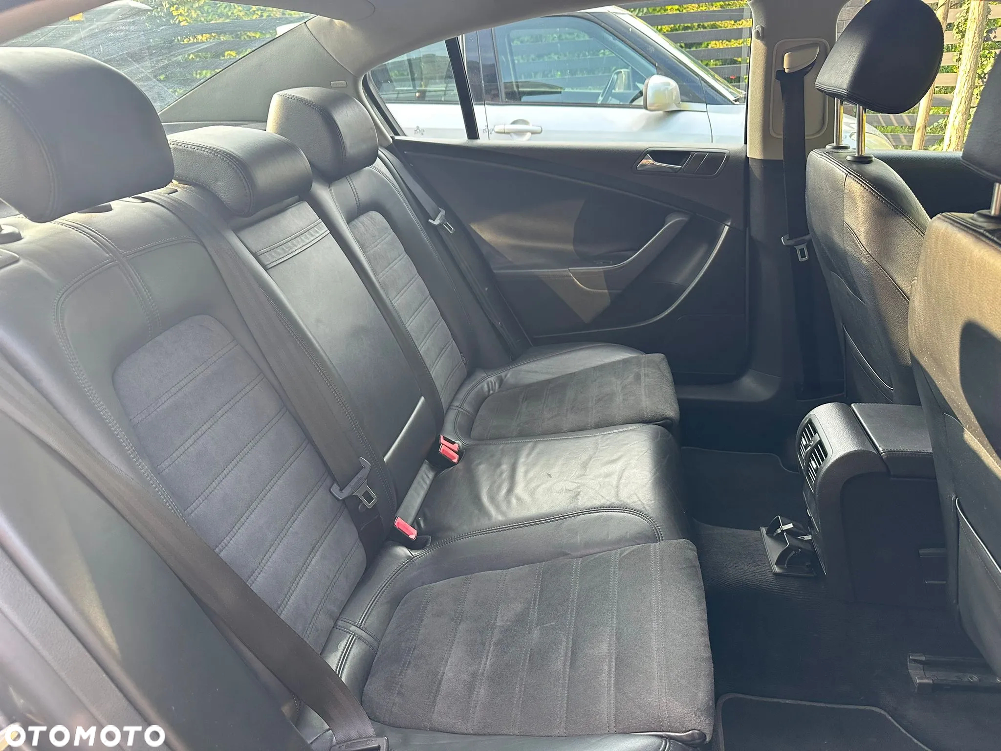 Volkswagen Passat 2.0 TDI DPF Highline - 12