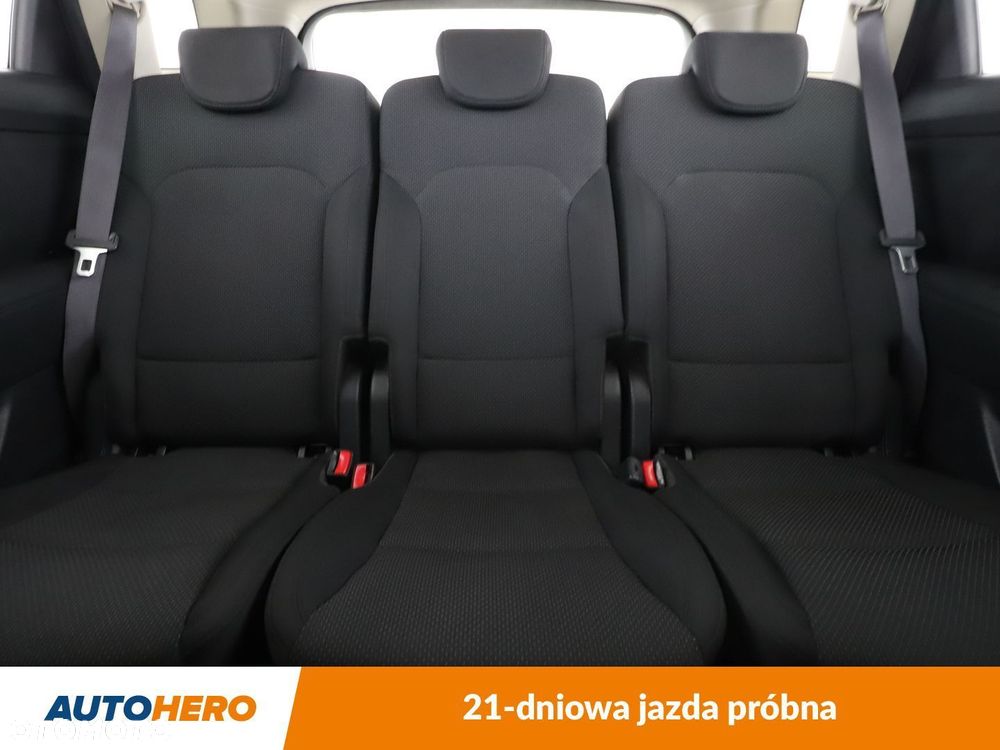 Kia Carens - 16