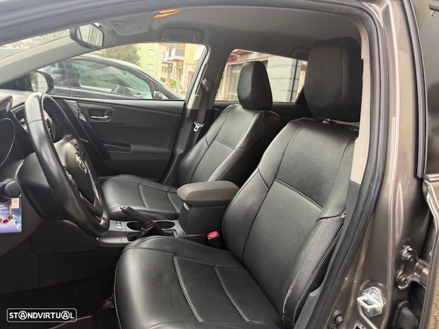 Toyota Auris Touring Sports 1.8 HSD Freestyle - 11