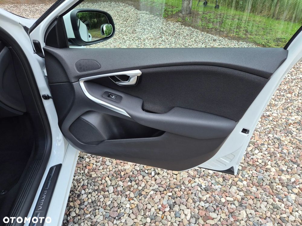 Volvo V40 D2 Drive-E R-Design Momentum - 14