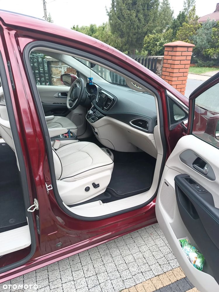 Chrysler Pacifica - 10