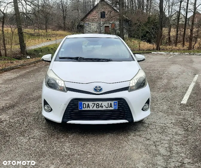 Toyota Yaris Hybrid 100 Dynamic - 3