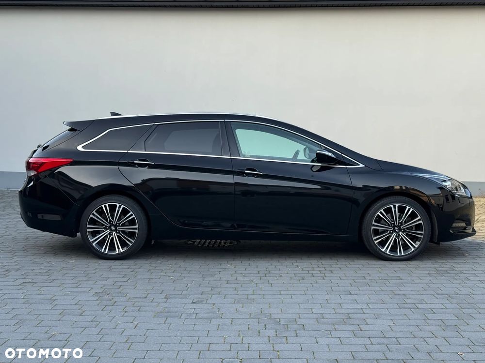 Hyundai i40 Kombi 1.7 CRDi DCT Premium - 4