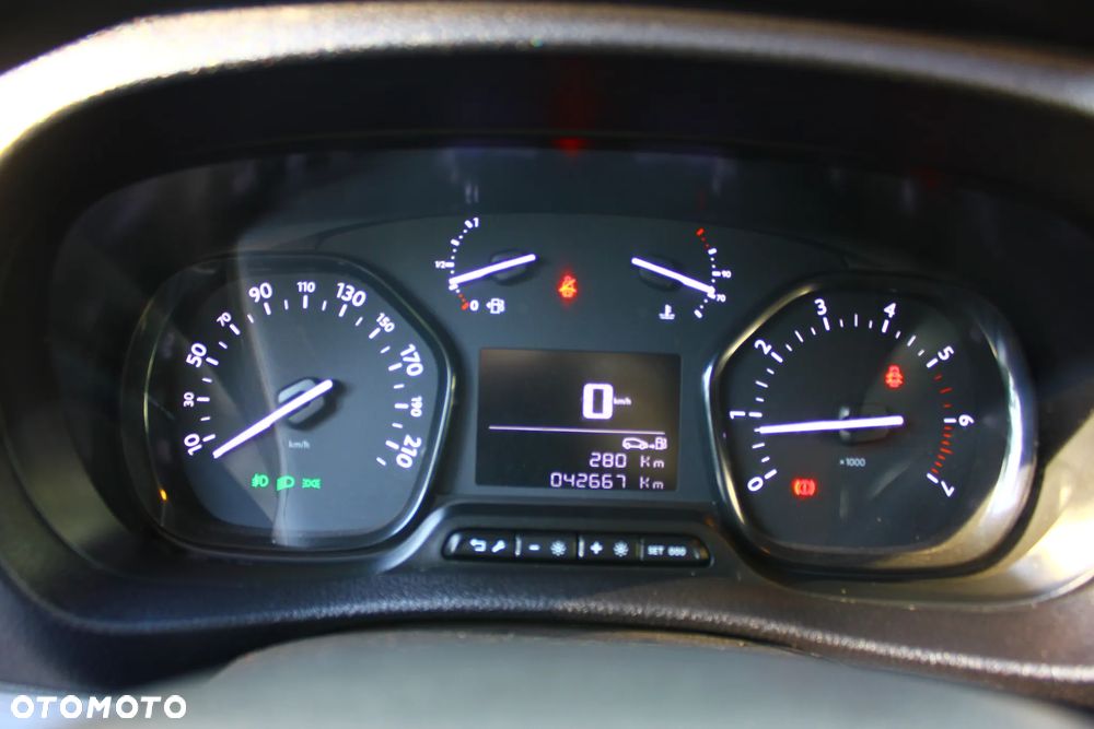 Peugeot EXPERT 2.0 122KM L3H1 BRYGADÓWKA 6 OSÓB LONG NAVIGACJA MAŁY PRZEBIEG 42 TYŚ KM  FV23% - 30
