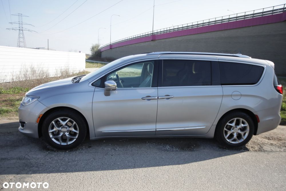 Chrysler Pacifica - 4