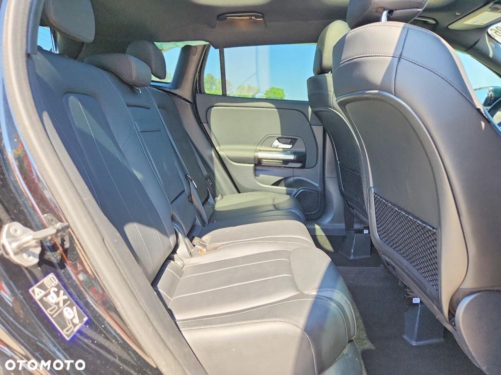 Mercedes-Benz GLA - 13