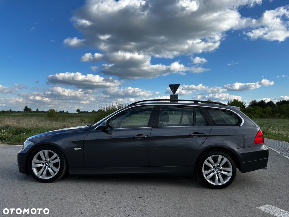 BMW Seria 3 330xi Touring - 9