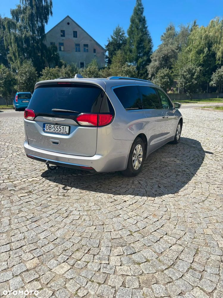 Chrysler Pacifica - 4