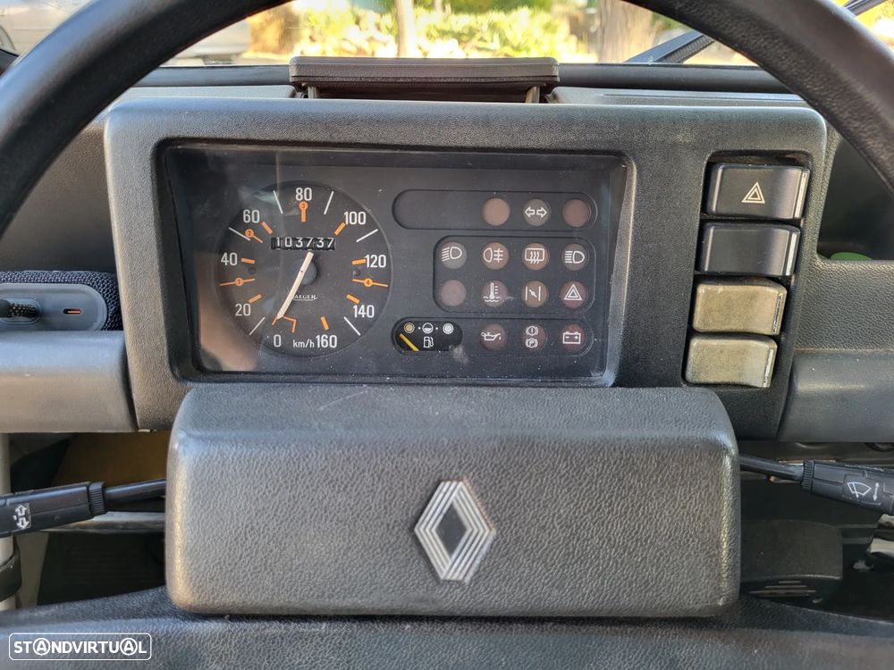 Renault 4 - 11