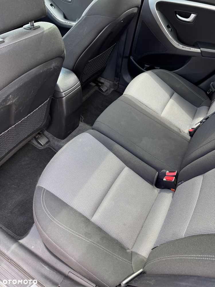 Hyundai i30 blue 1.6 CRDi Style - 13