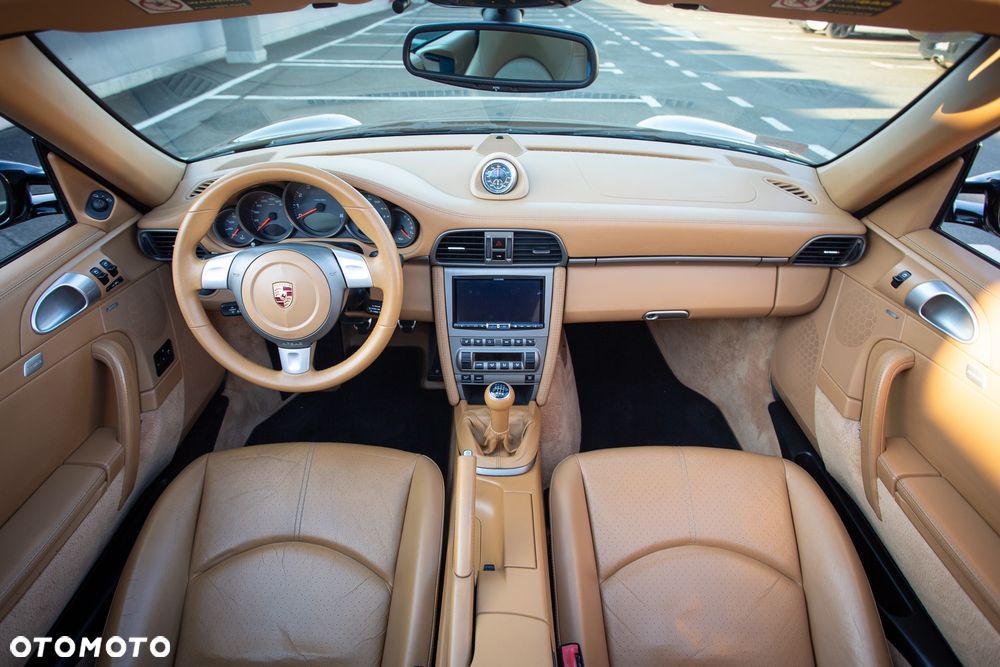 Porsche 911 Carrera - 8