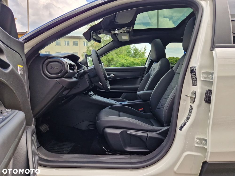 Jeep Avenger 1.2 T3 mHEV Black Edition FWD eDCT6 - 8