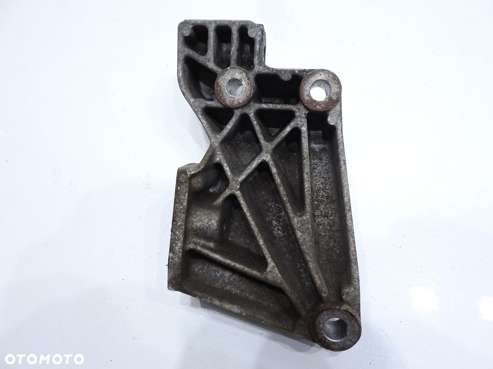 ŁAPA PODSTAWA ALTERNATORA OPEL MERIVA A 1.6 - 4