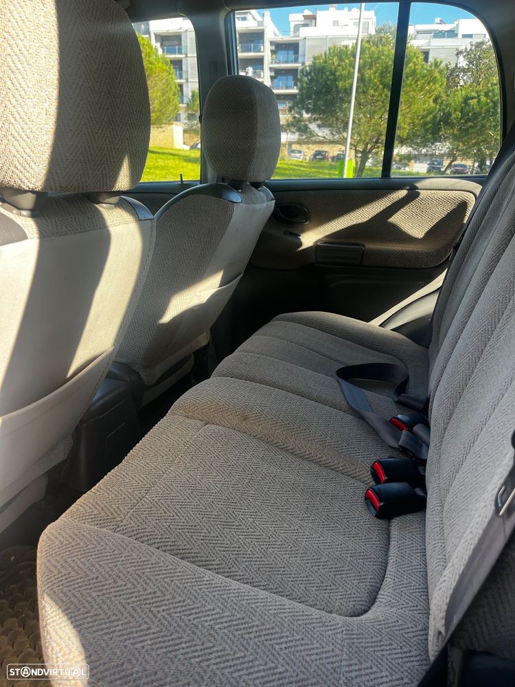 Suzuki Grand Vitara Metal Top 2.0 TDi - 10