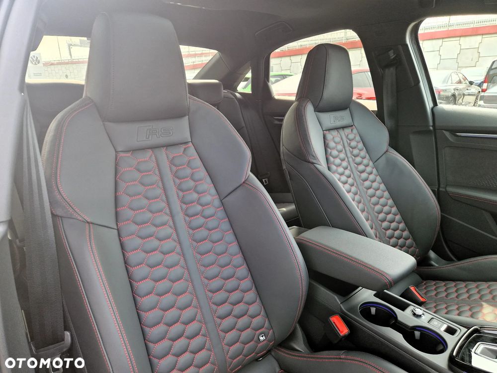 Audi RS3 Limousine - 12