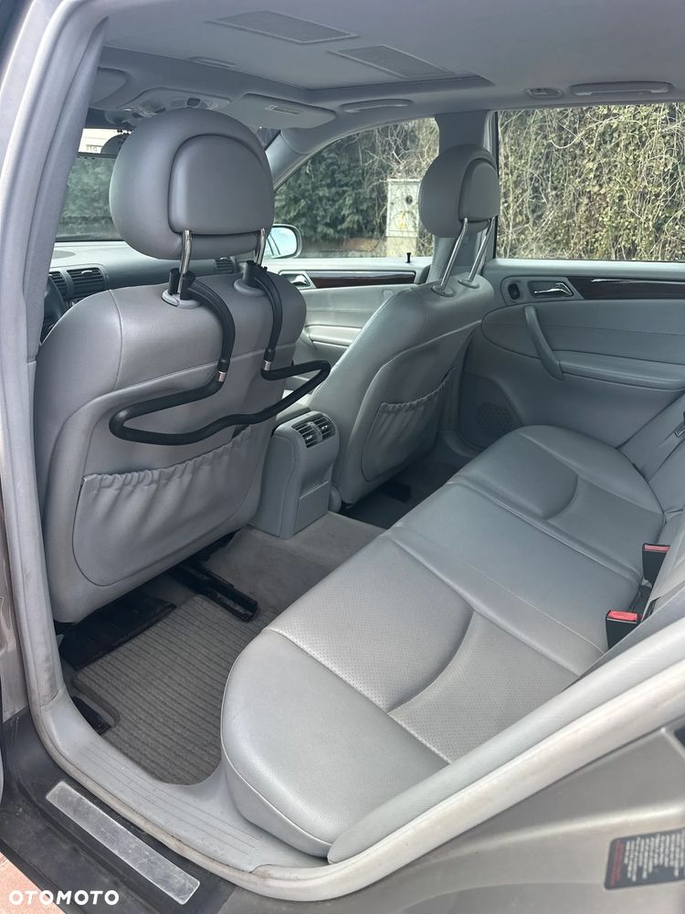 Mercedes-Benz Klasa C 240 4Matic Avantgarde - 21