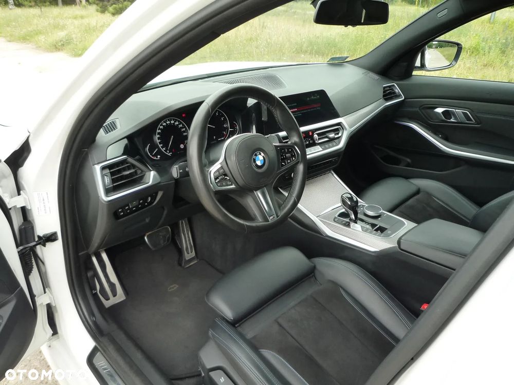 BMW Seria 3 330i M Sport sport - 23