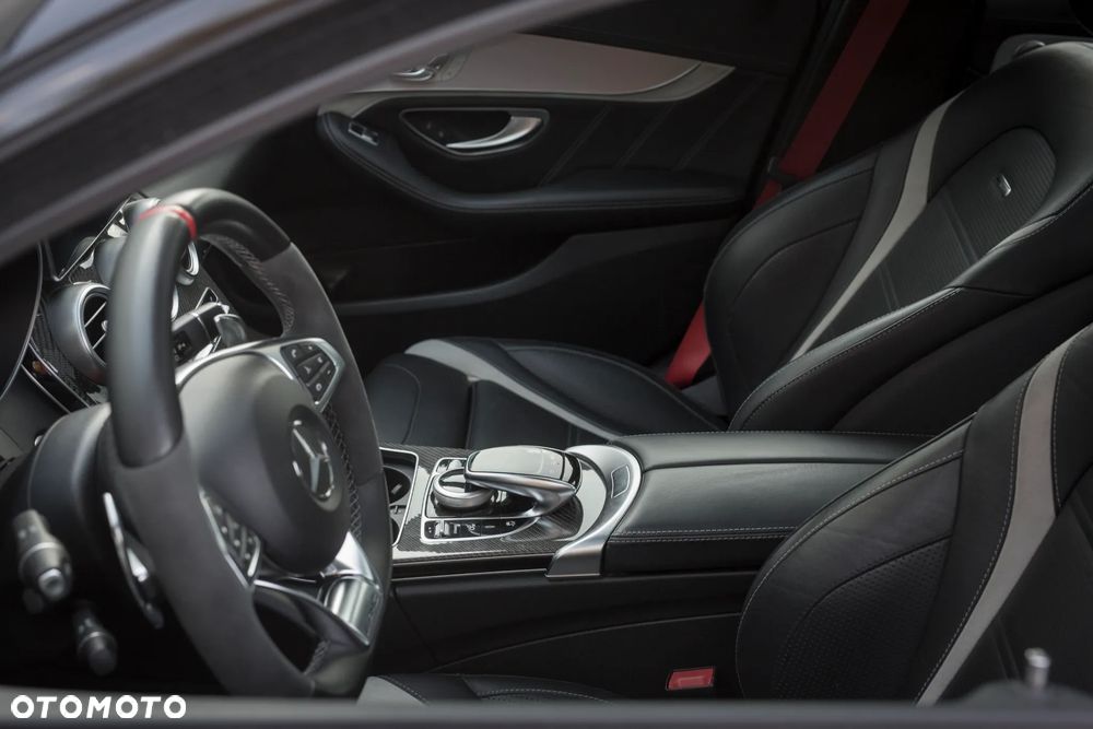 Mercedes-Benz Klasa C AMG 63 S AMG Speedshift 7G-MCT - 16
