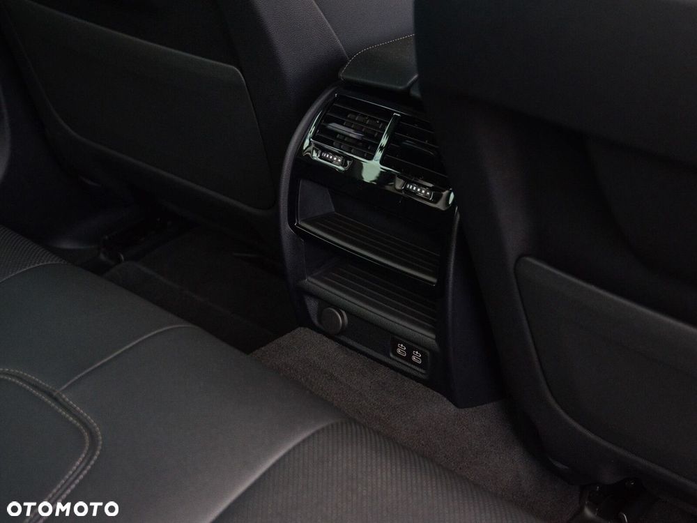 BMW Seria 5 518d mHEV - 27