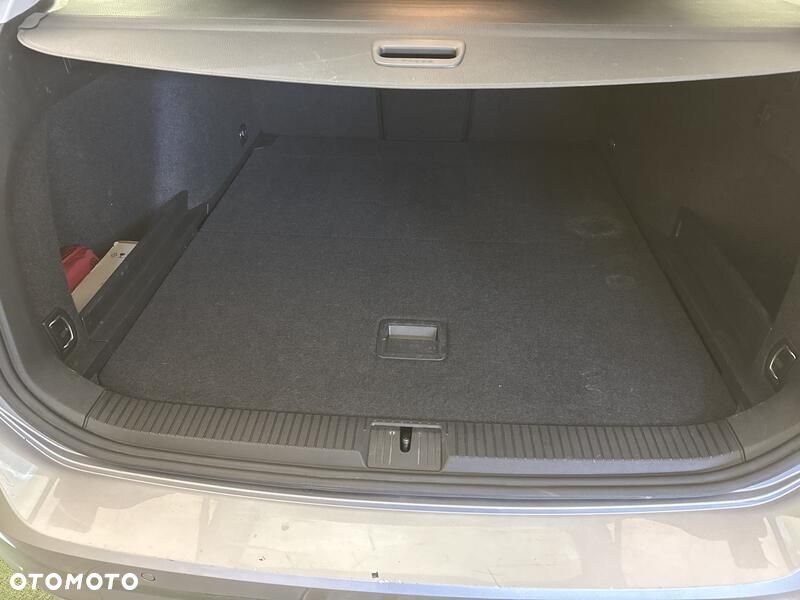 Volkswagen Passat - 23