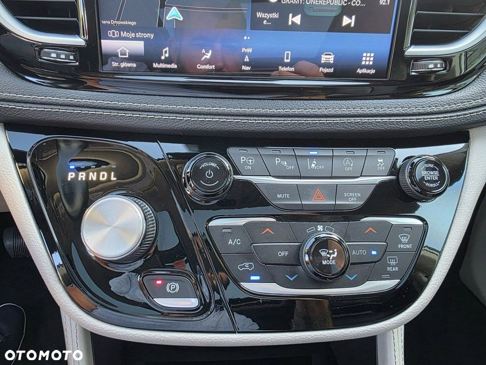 Chrysler Pacifica - 30