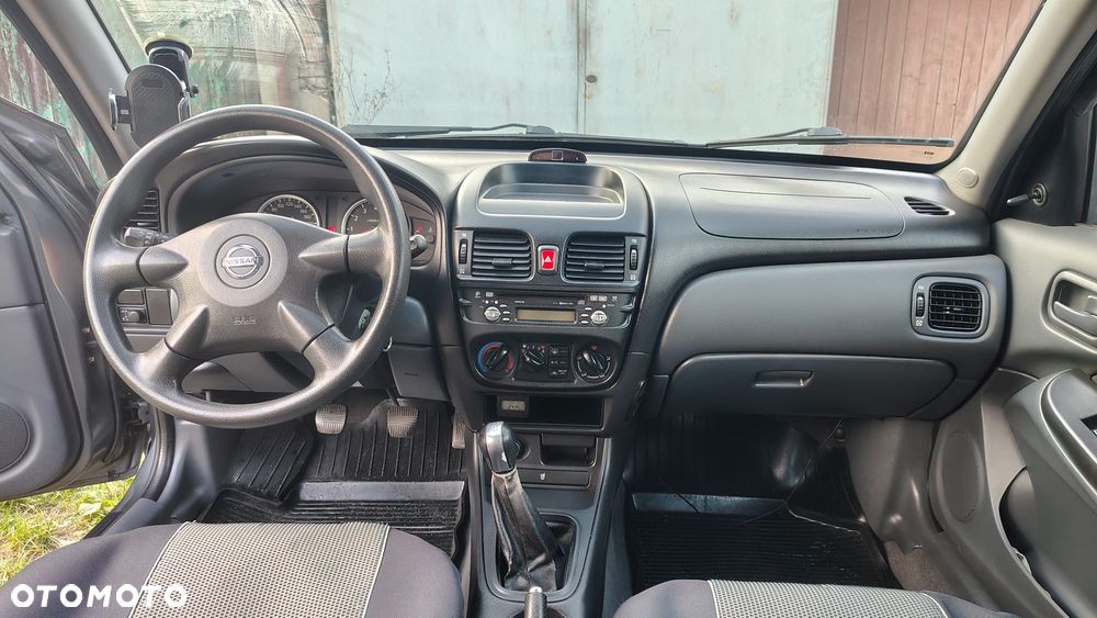 Nissan Almera 1.5 Visia + - 7