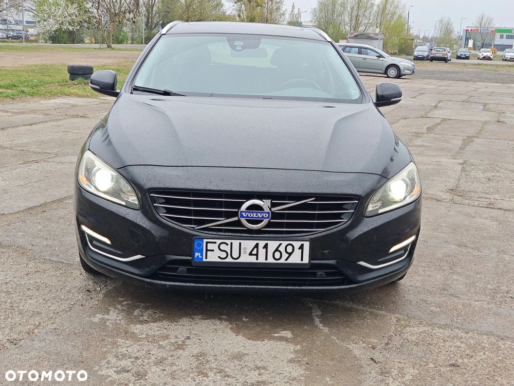 Volvo V60 D6 AWD Plug-in Hybrid R-Design Summum - 2