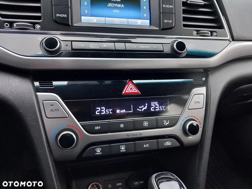 Hyundai Elantra 1.6 CRDi BlueDrive Style DCT - 17