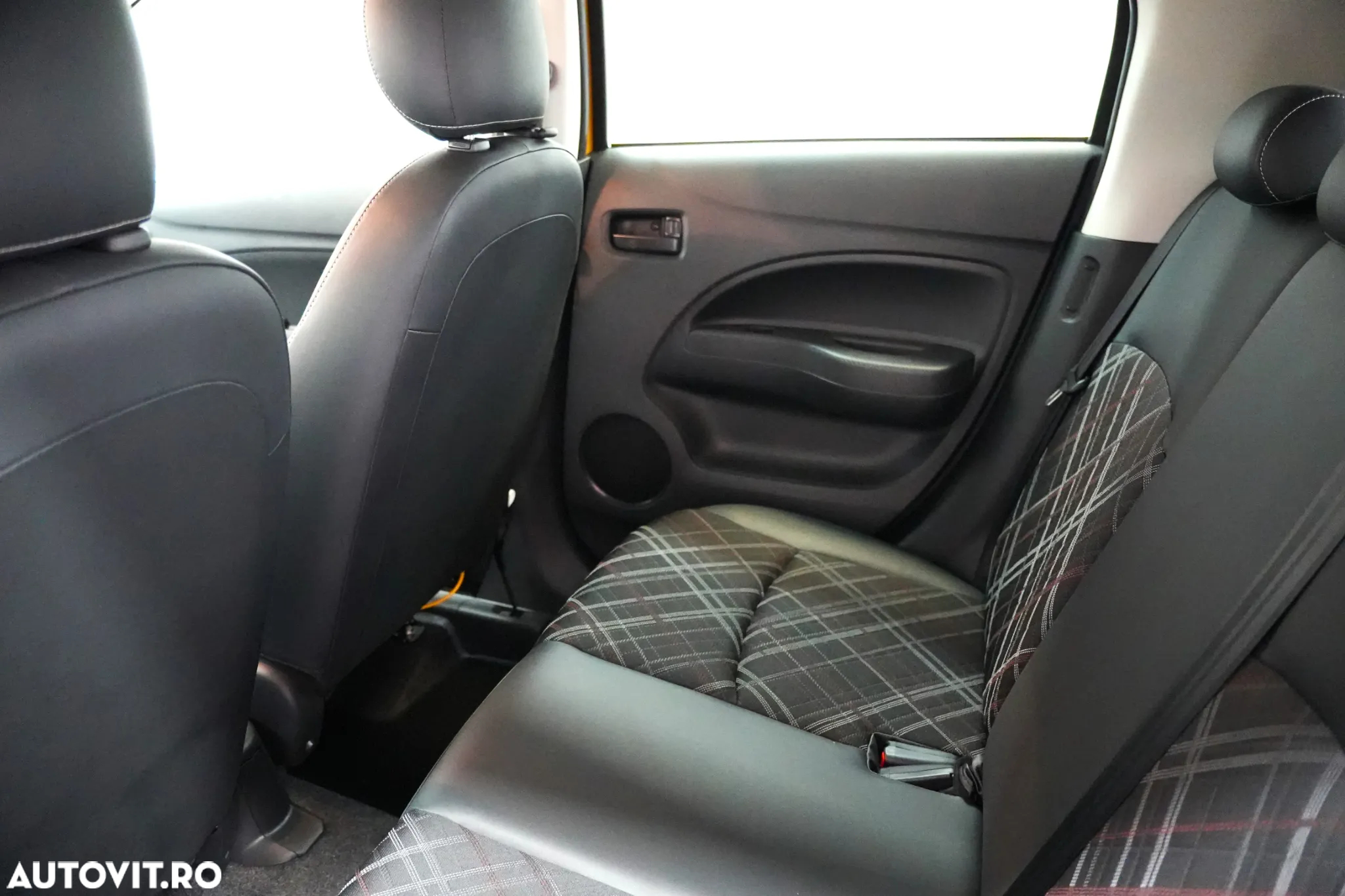 Mitsubishi Space Star 1.2 2WD CVT Intense - 9