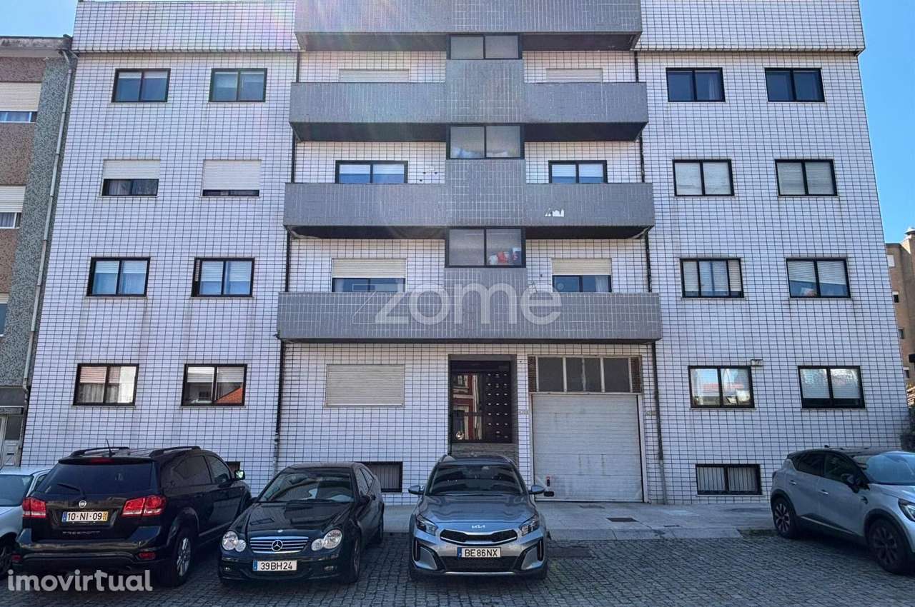 Apartamento T2+1 com terraço e garagem para arrendamento - Grande imagem: 2/18