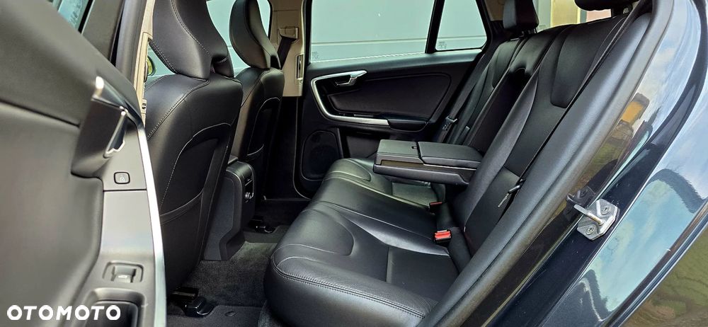Volvo V60 T3 Summum - 17