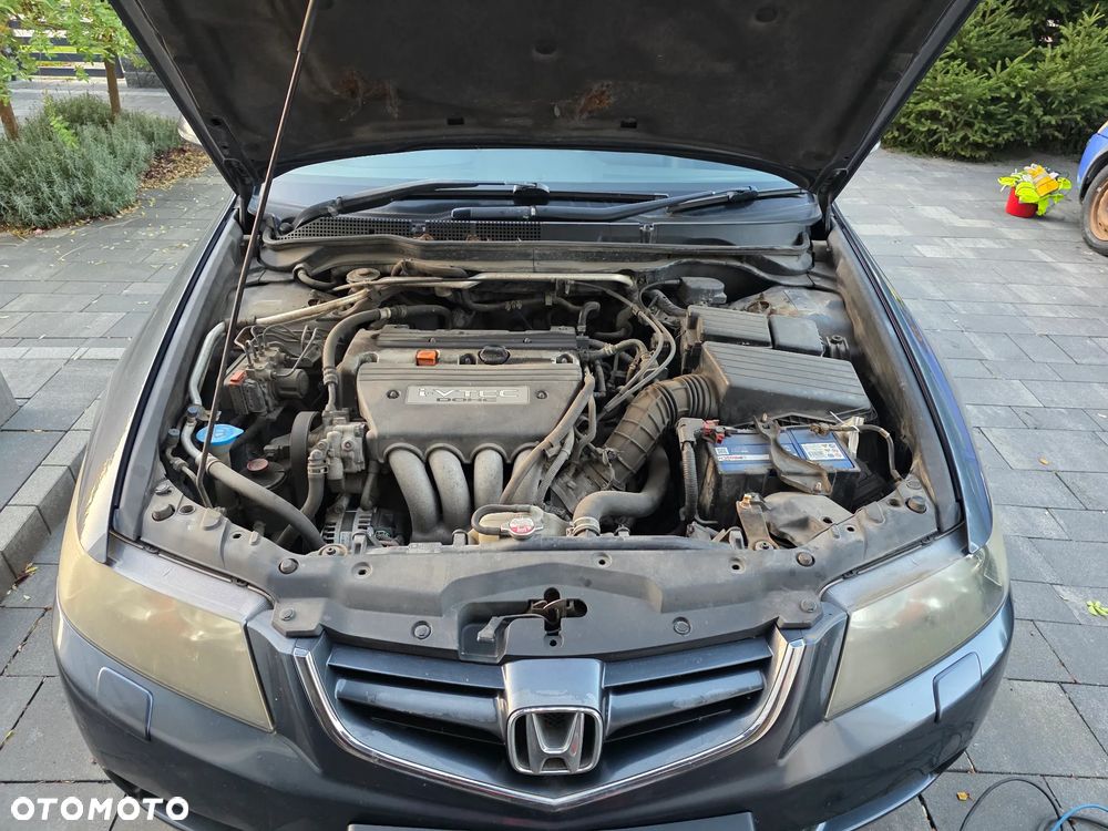 Honda Accord 2004 photo 2
