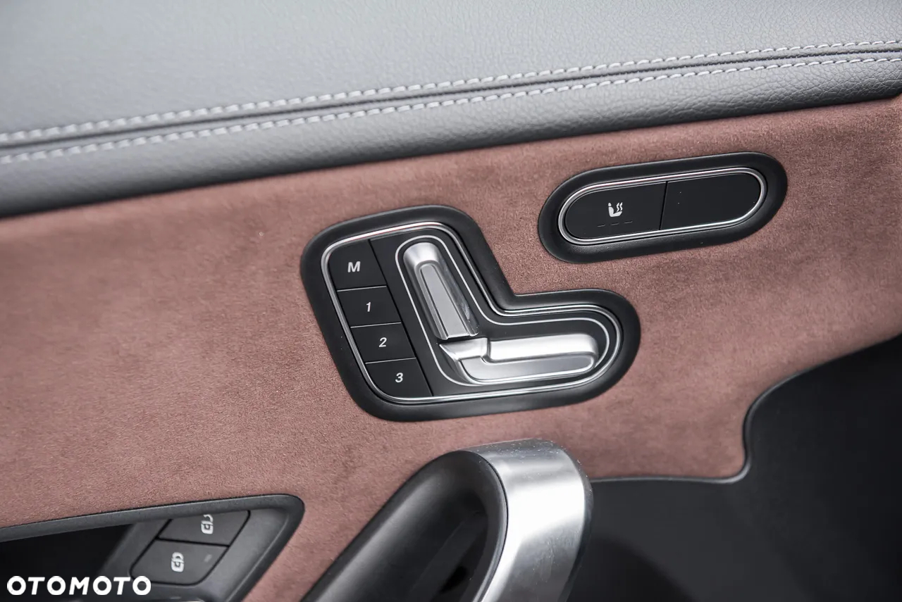 Mercedes-Benz CLA 220 4-Matic AMG Line 7G-DCT - 16