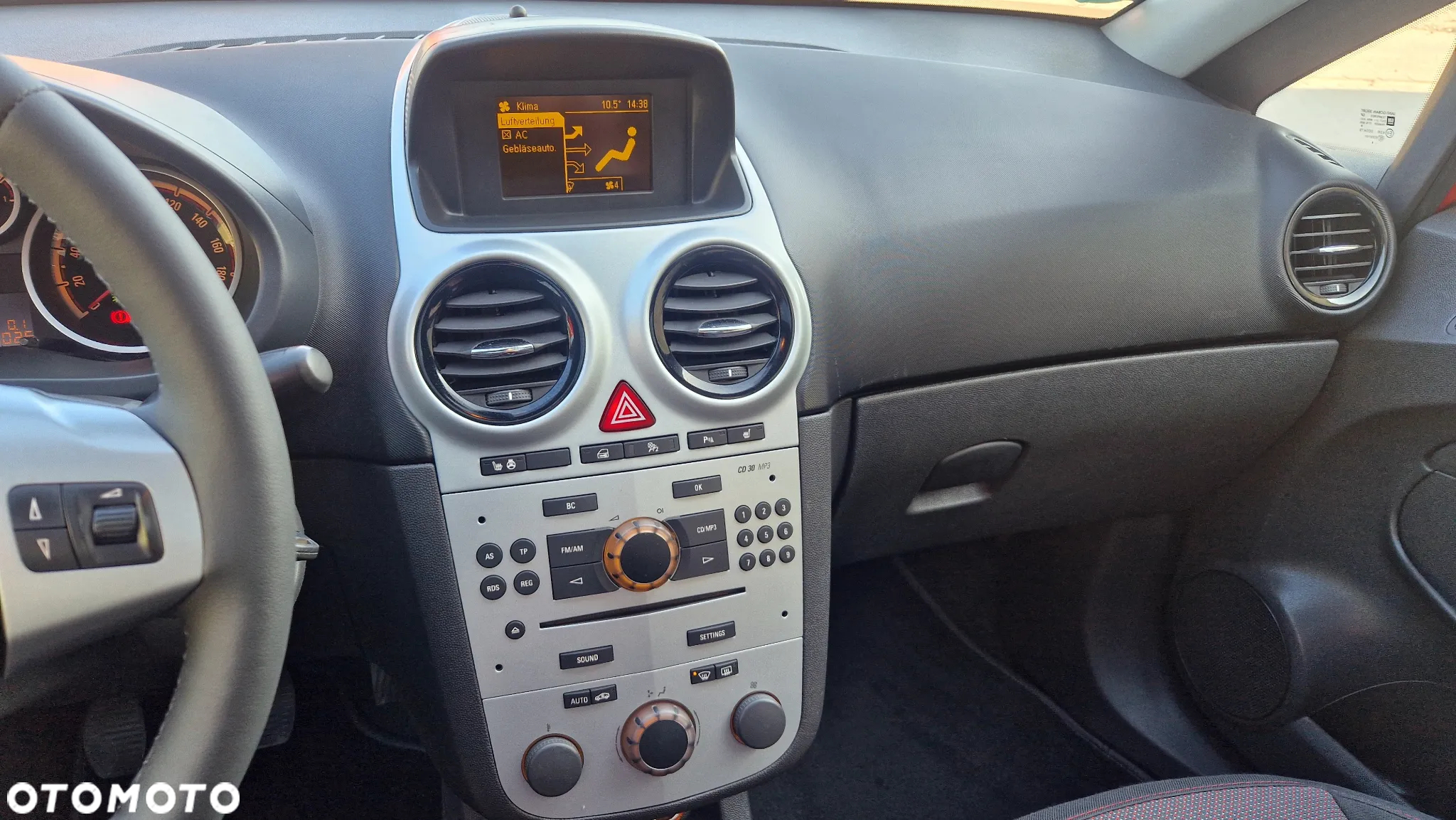 Opel Corsa 1.4 16V Cosmo - 34