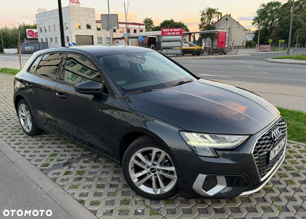 Audi A3 Sportback - 1