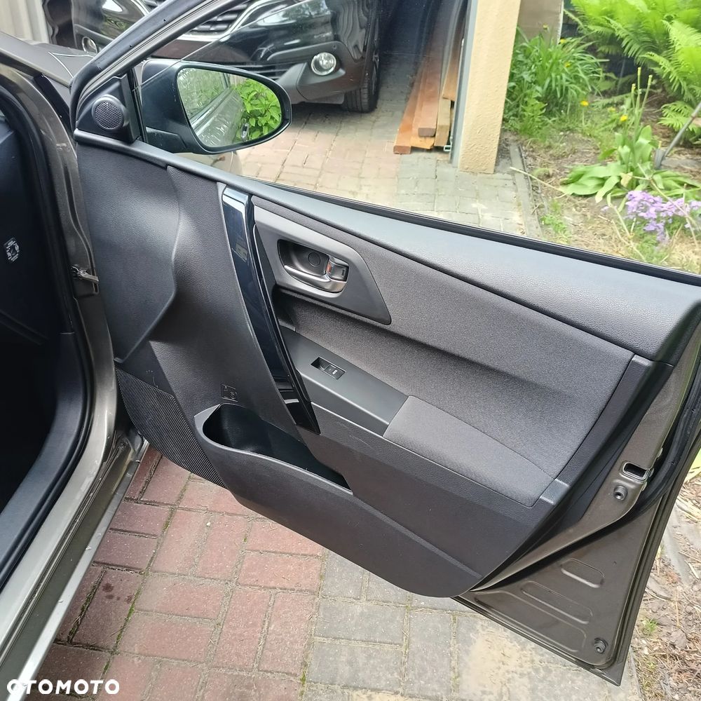 Toyota Auris 1.8 HSD Luna - 17