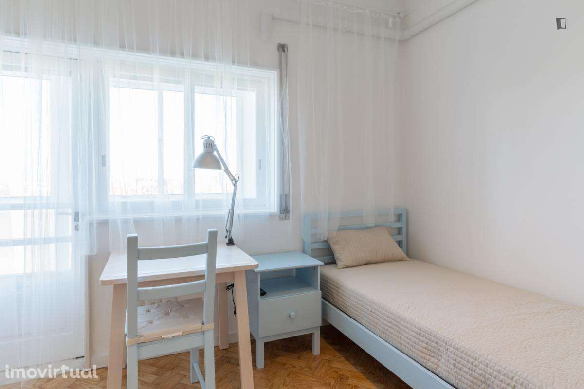 Quarto - localizado em Paranhos Porto - Grande imagem: 2/13