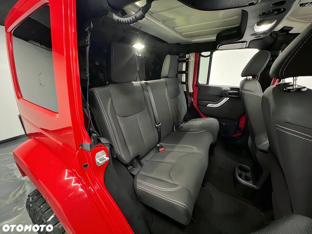 Jeep Wrangler 3.6 Unlim Sahara - 14